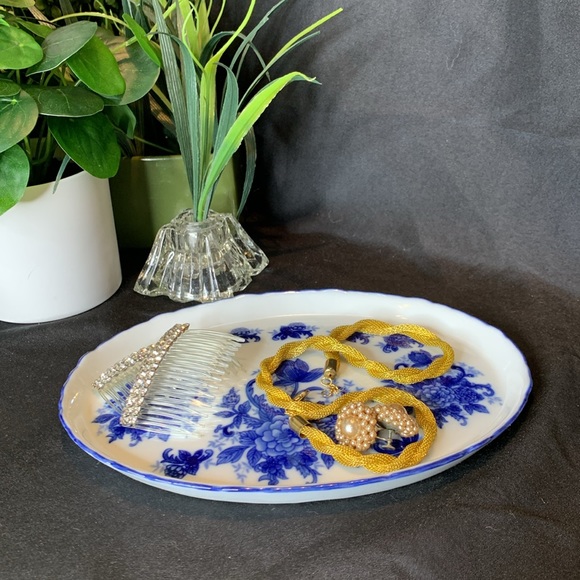 Beautiful Blue and white porcelain trinket dish / vanity tray / canapé tray - Picture 2 of 8